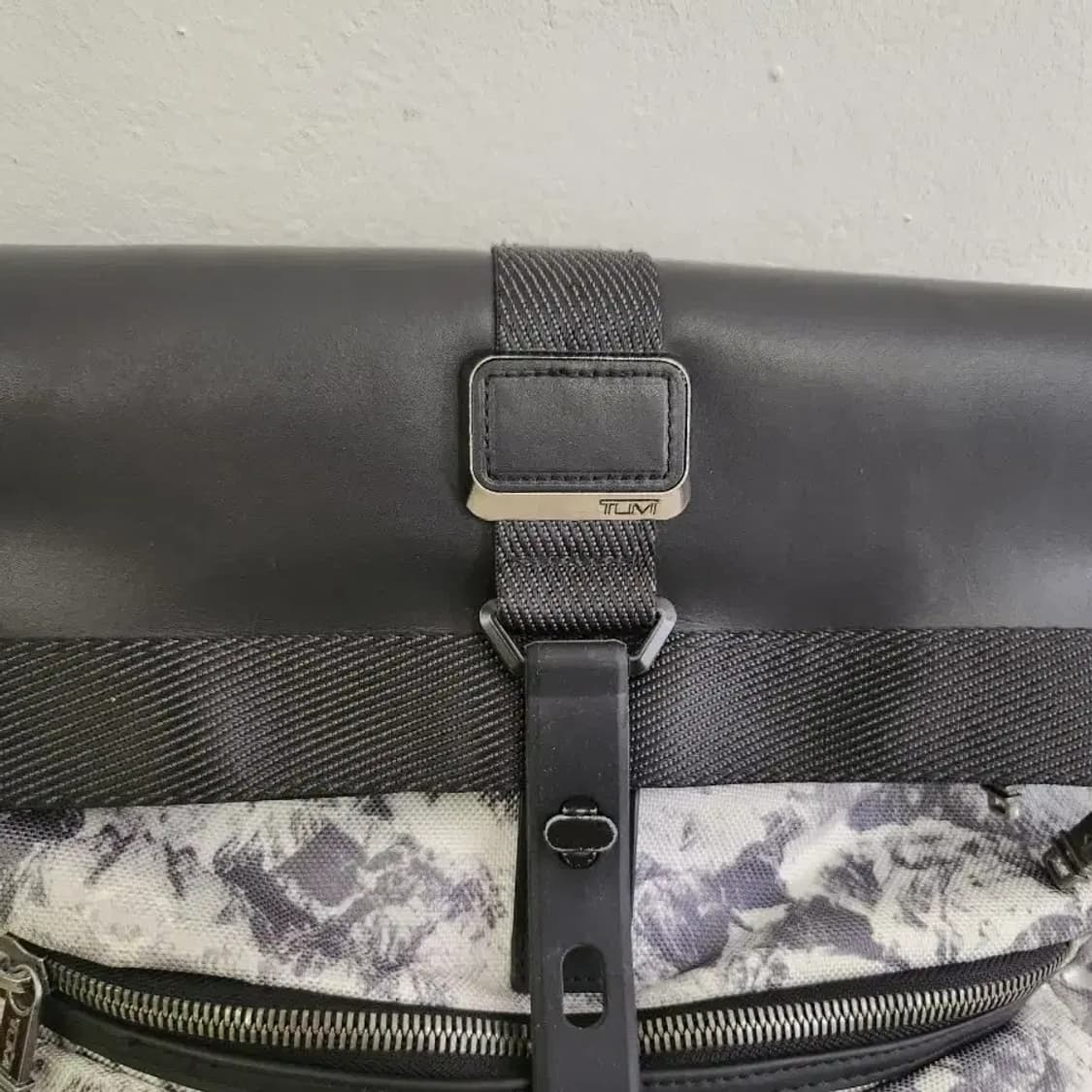 화이트 롤탑 투미 백팩 상품이미지2