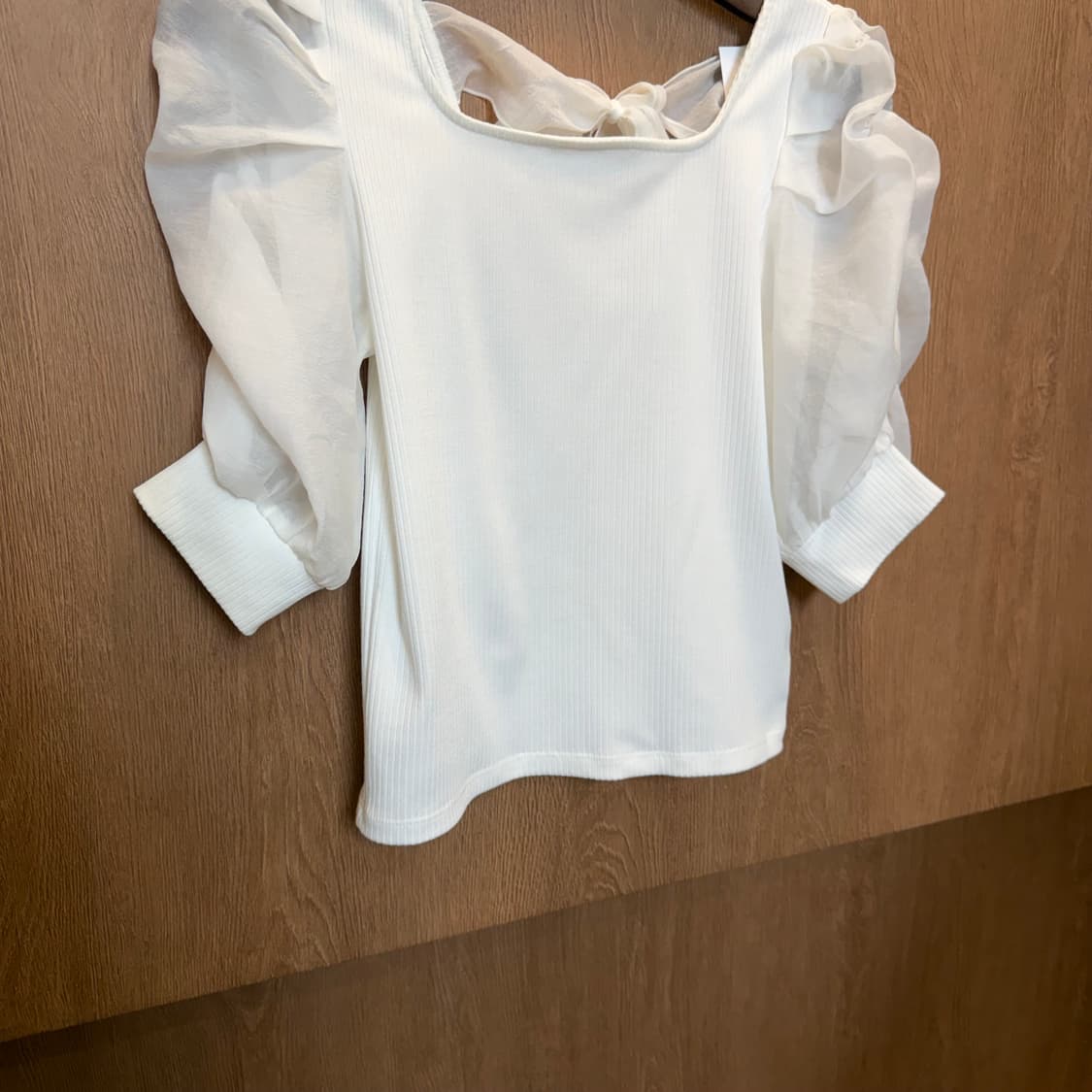 빈티지 스퀘어넥 니트 블라우스 시스루 퍼프 소매 배색 타이 스트랩 화이트 상품이미지4