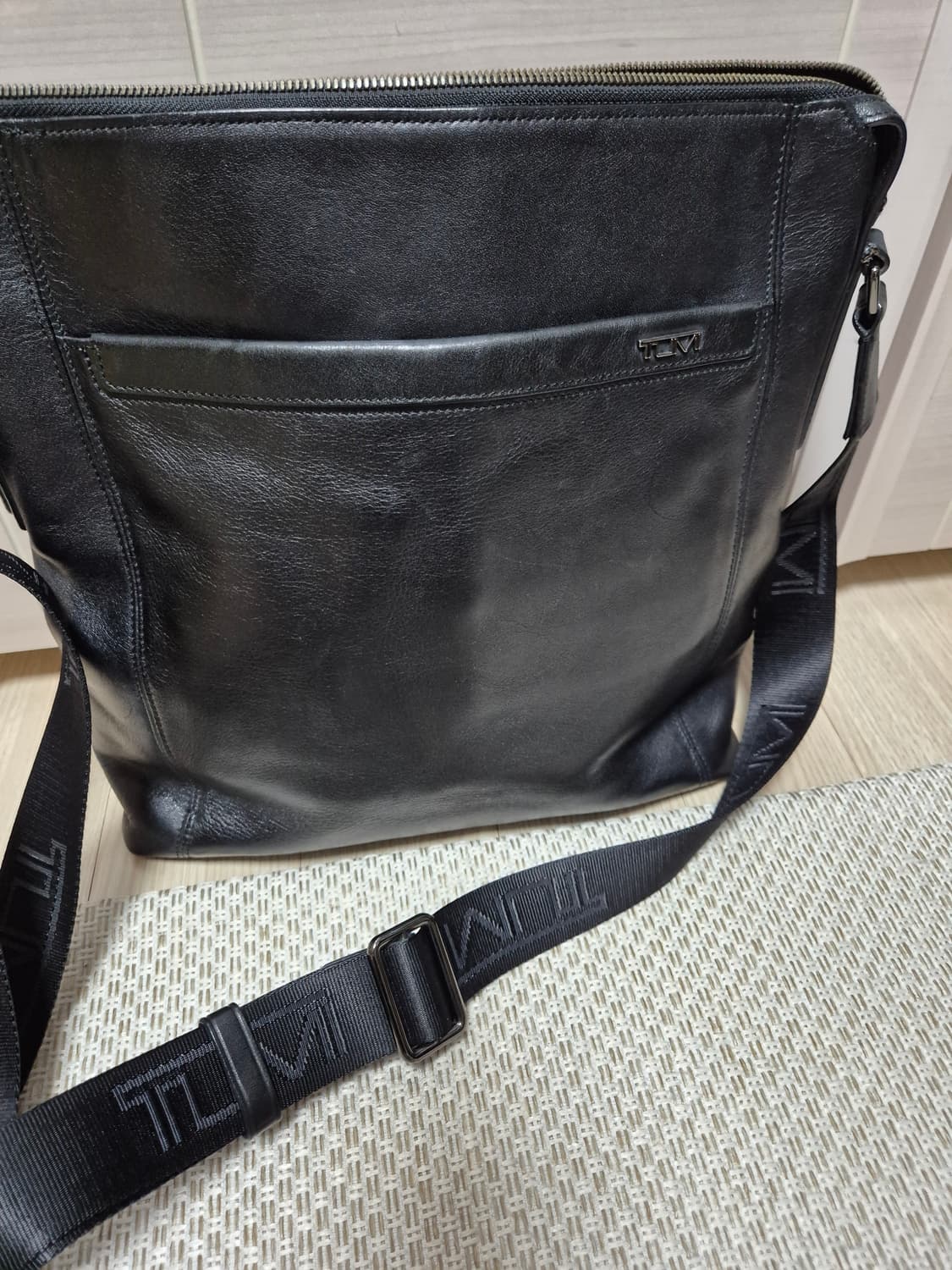 (정품) TUMI 투미 가죽 크로스백 블랙 메신저백 상품이미지4