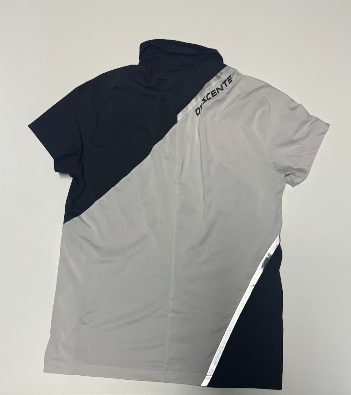 데상트 골프 기능성 반팔 카라 티셔츠 S ~ M 상품이미지2