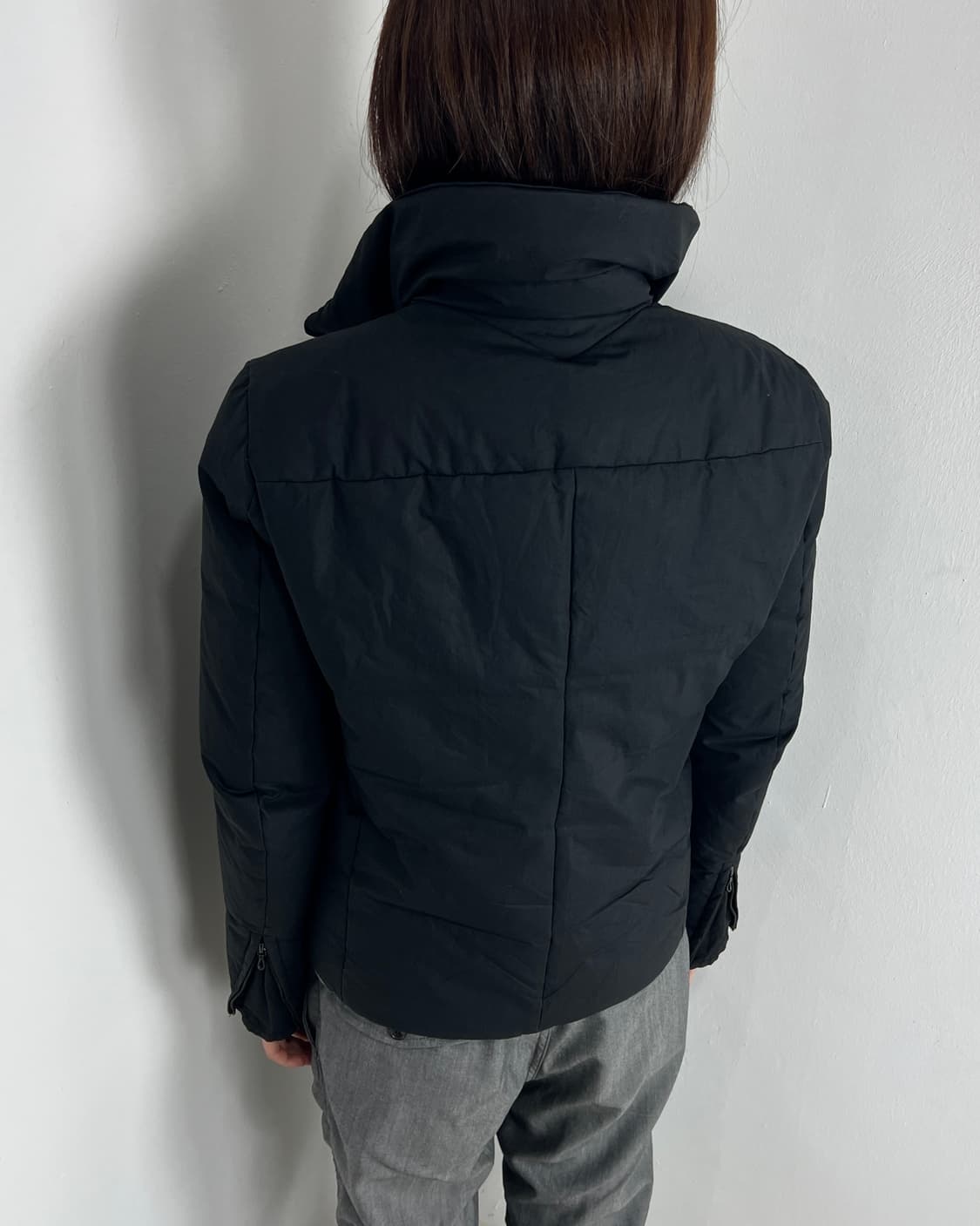 카즈유키 쿠마가이 어태치먼트 비대칭 하이넥 다운 자켓 상품이미지4