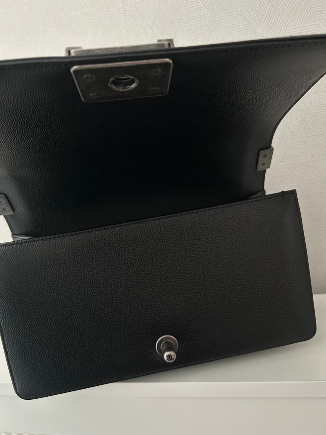 샤넬 보이백 미듐 빈티지 은장 캐비어 상품이미지3