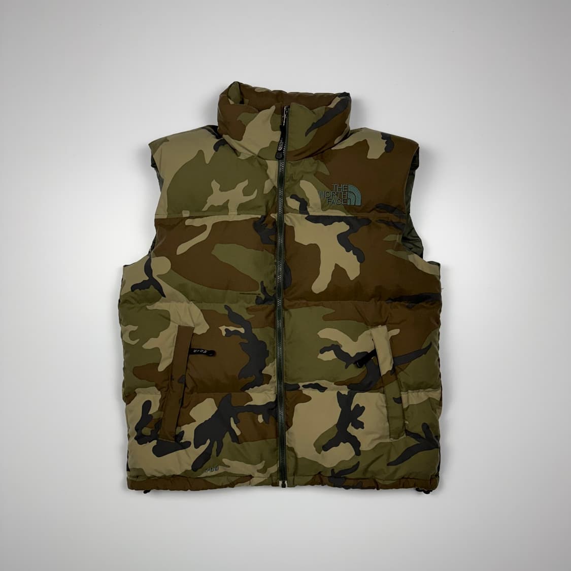(105) 노스페이스 재팬 센터로고 카모 눕시 패딩 베스트 상품이미지2