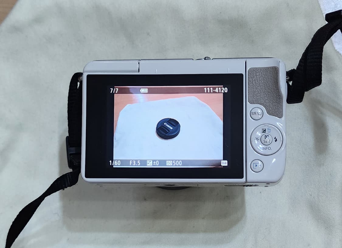 캐논 EOS M10 화이트 미러리스 카메라와 15-45mm 렌즈팝니다. 상품이미지7