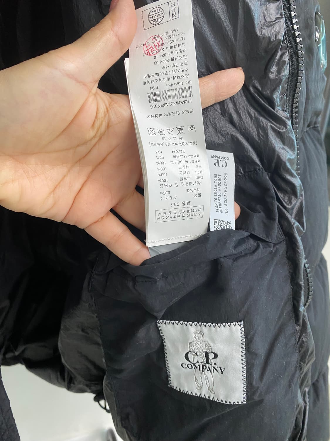 cp컴퍼니 24fw 블랙 패딩 M 상품이미지6