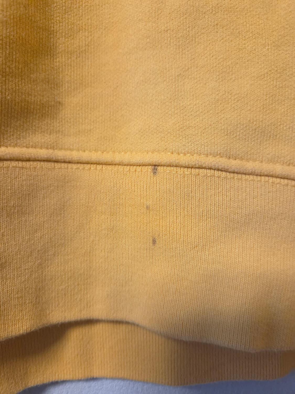 리바이스 X 기묘한이야기 ELEVEN 옐로우 맨투맨 티셔츠 상품이미지5