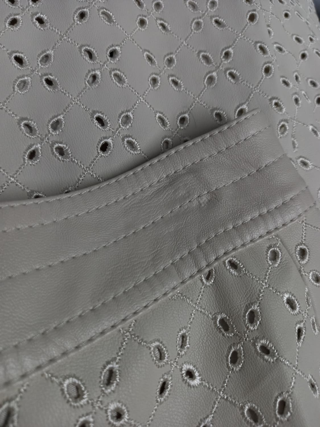 타임 춘추동 페이크 레더 펀칭 맥시 플레어 롱 스커트 33.44 상품이미지8