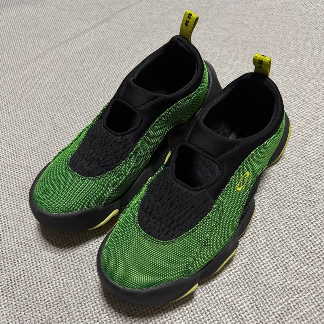 오클리 팩토리 팀 x 브레인 데드 플래시 샌들 그린 레몬 상품이미지1