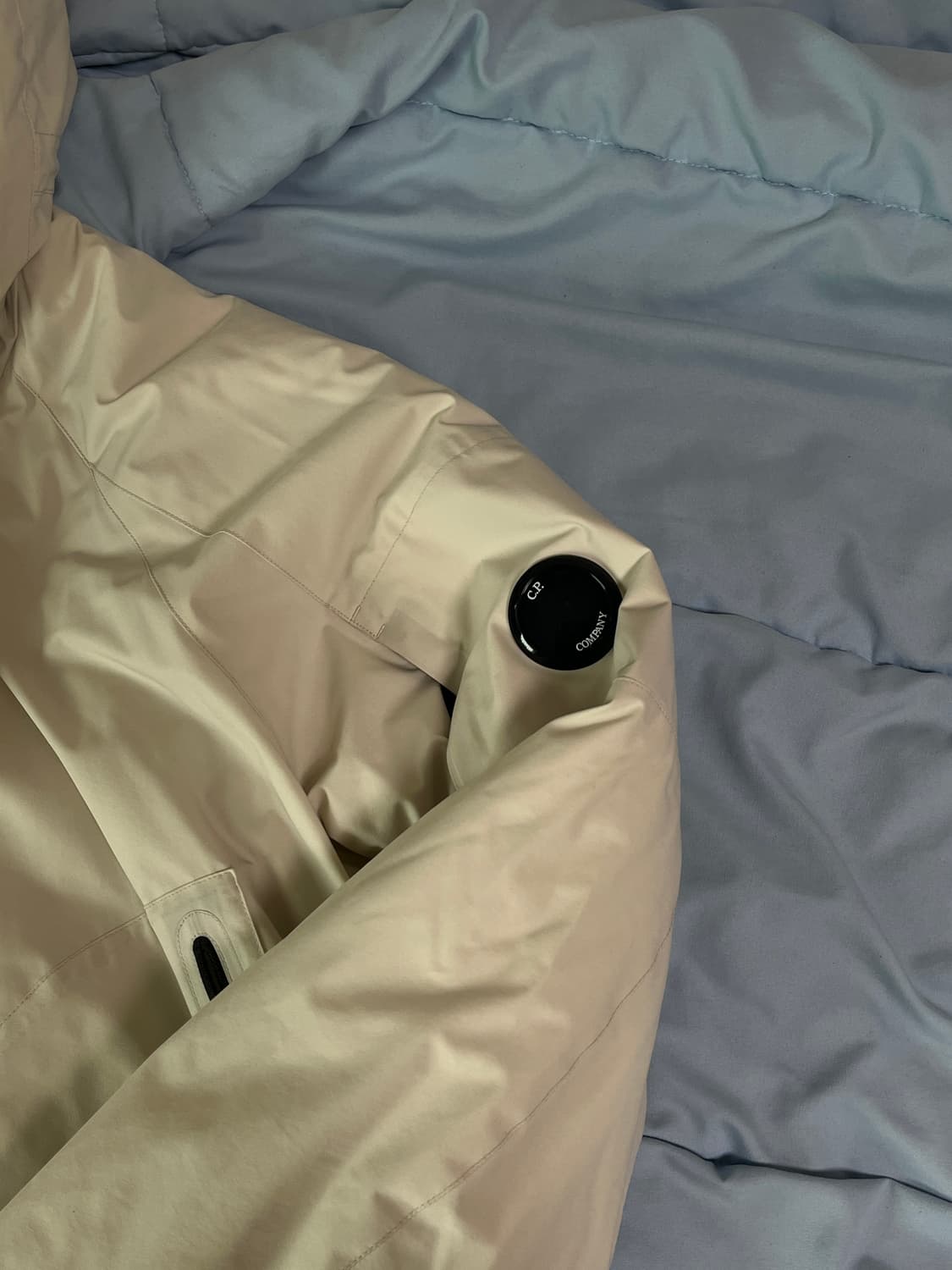 CP컴퍼니 PRO-TEK 렌즈 후드 자켓 베이지 100-105 상품이미지2