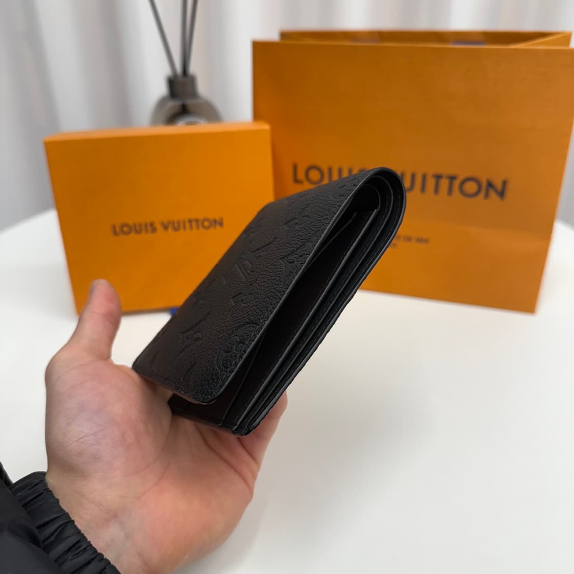 [25년] 루이비통 쉐도우 멀티플 월릿 반지갑 상품이미지4