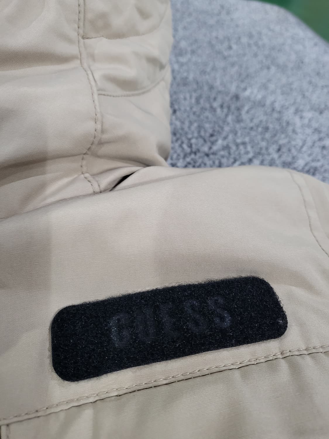 게스(GUESS) 베이지 후드 패딩 자켓 상품이미지8