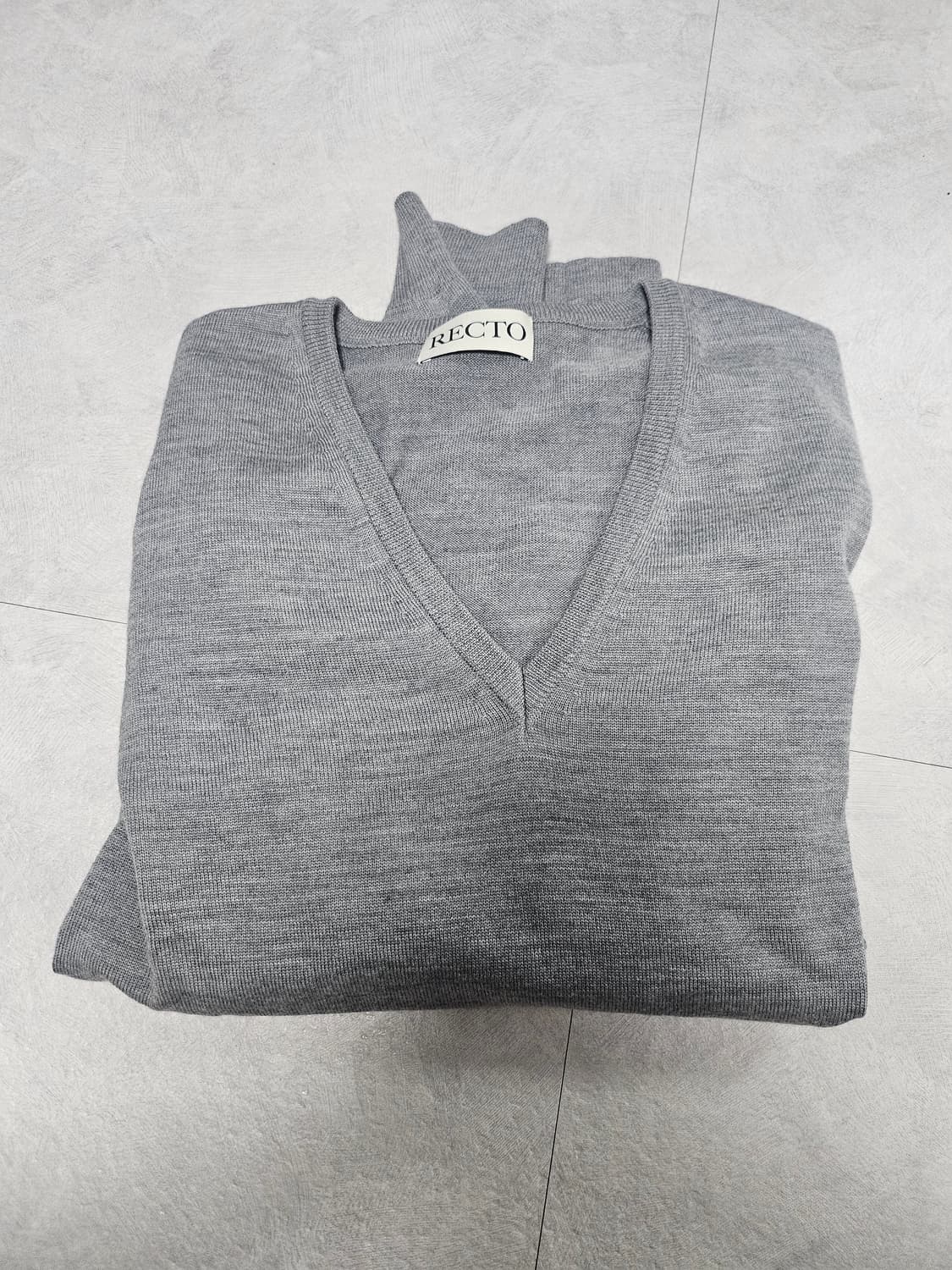 렉토 24FW 브이넥 니트 L사이즈 상품이미지1