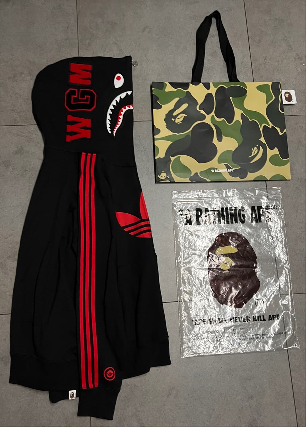 새상품  베이프 아디다스 흑계 콜라보 샤크 후드집업 상품이미지1