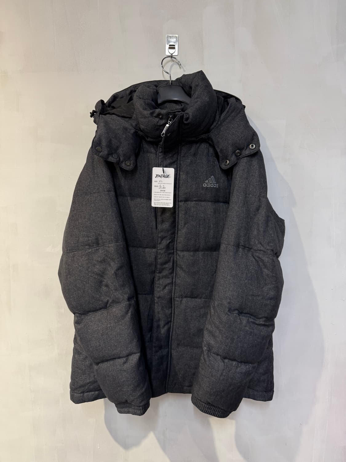 아디다스 챠콜 패딩 상품이미지1
