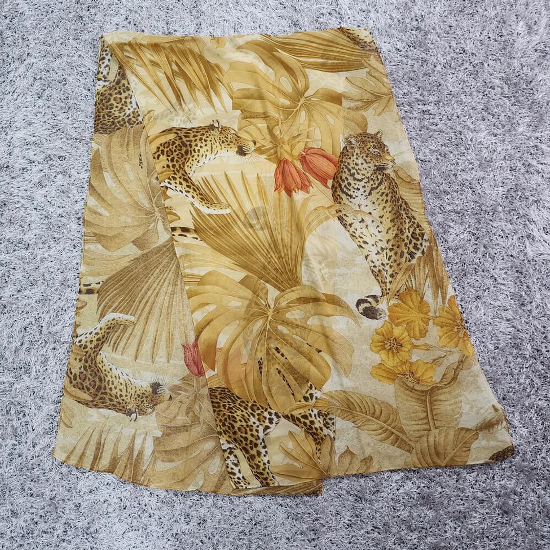 페라가모 실크 스카프 상품이미지1