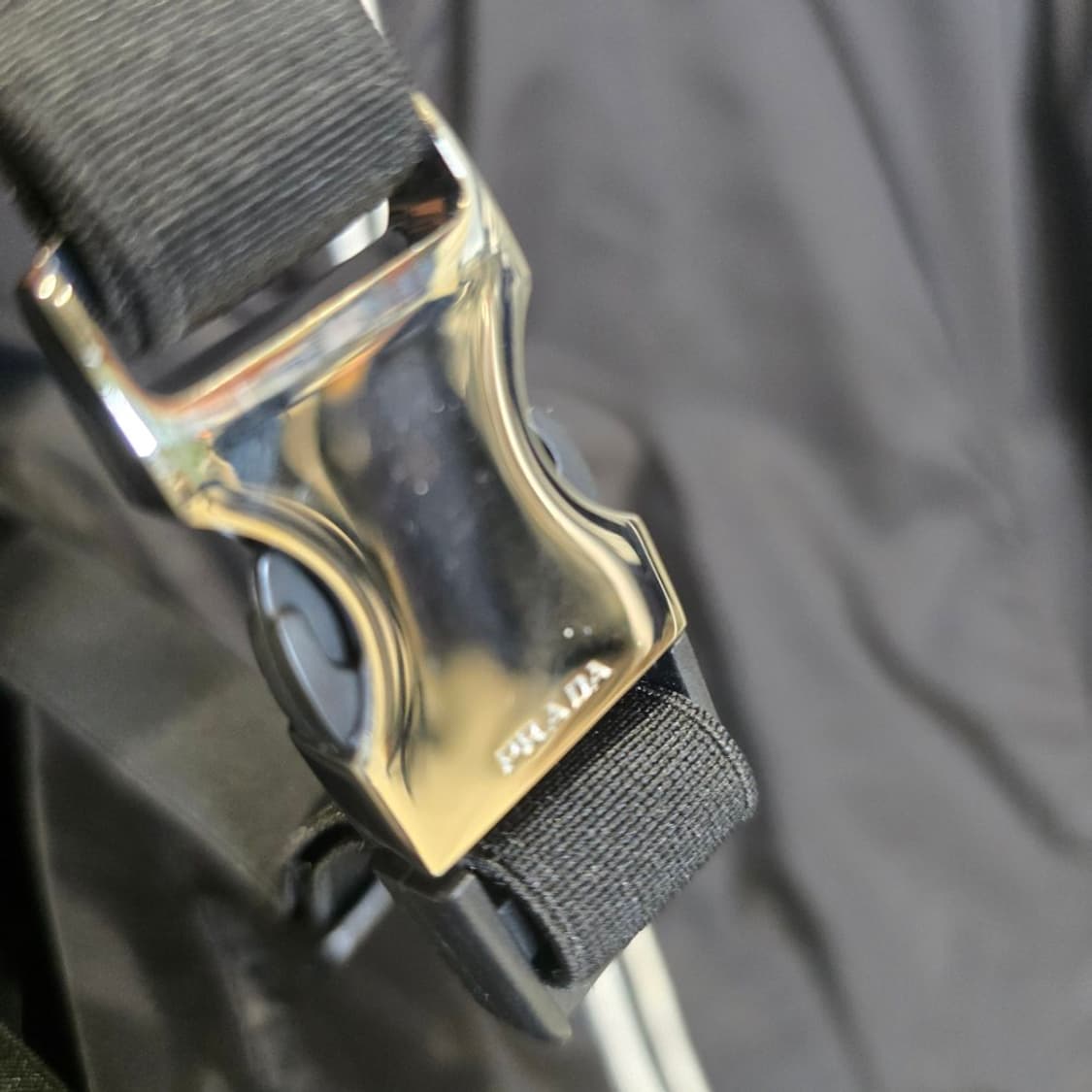 [중고/정품] 프라다 리나일론 바람막이 L 상품이미지4