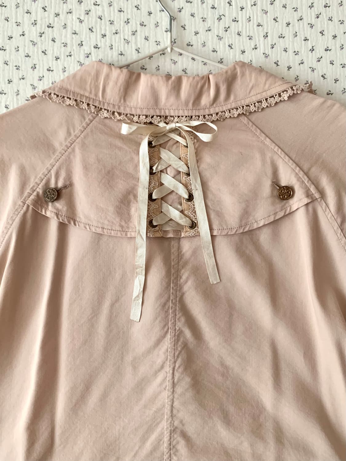 엑시즈팜 레이스 아일렛 트렌치 케이프 상품이미지4