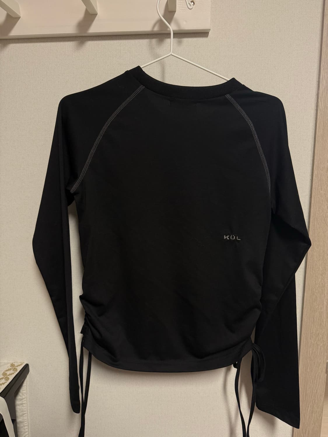 Kuel 큘 펀치드 셔링 롱 슬리브 블랙 상품이미지3