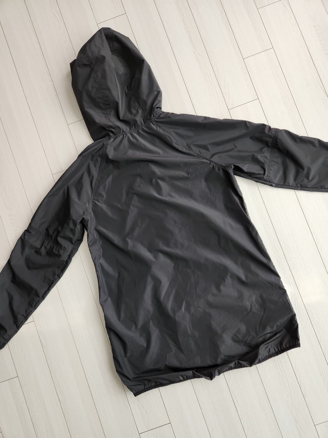 새상품급)캘빈클라인 퍼포먼스 기능성 바람막이 자켓 사이즈s

새상품급으로 상품이미지7