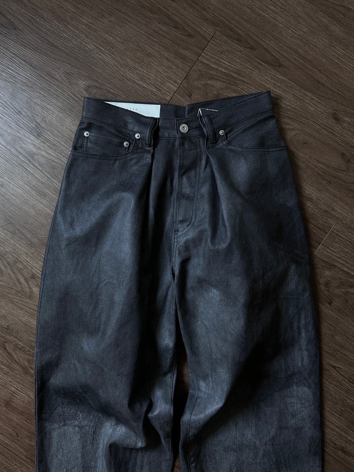 Kuro 크로스 루즈 와이드 코팅 진 상품이미지8