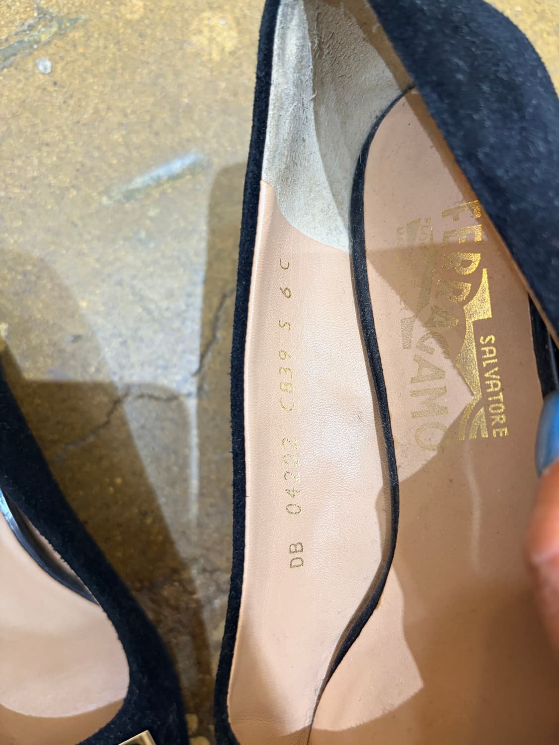 페라가모 블랙 스웨이드 여성 플랫슈즈 상품이미지4