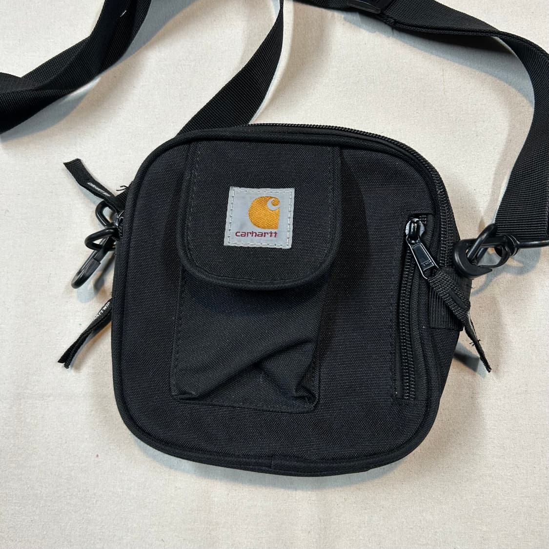 칼하트 WIP 미니 크로스백 가방 블랙 상품이미지2