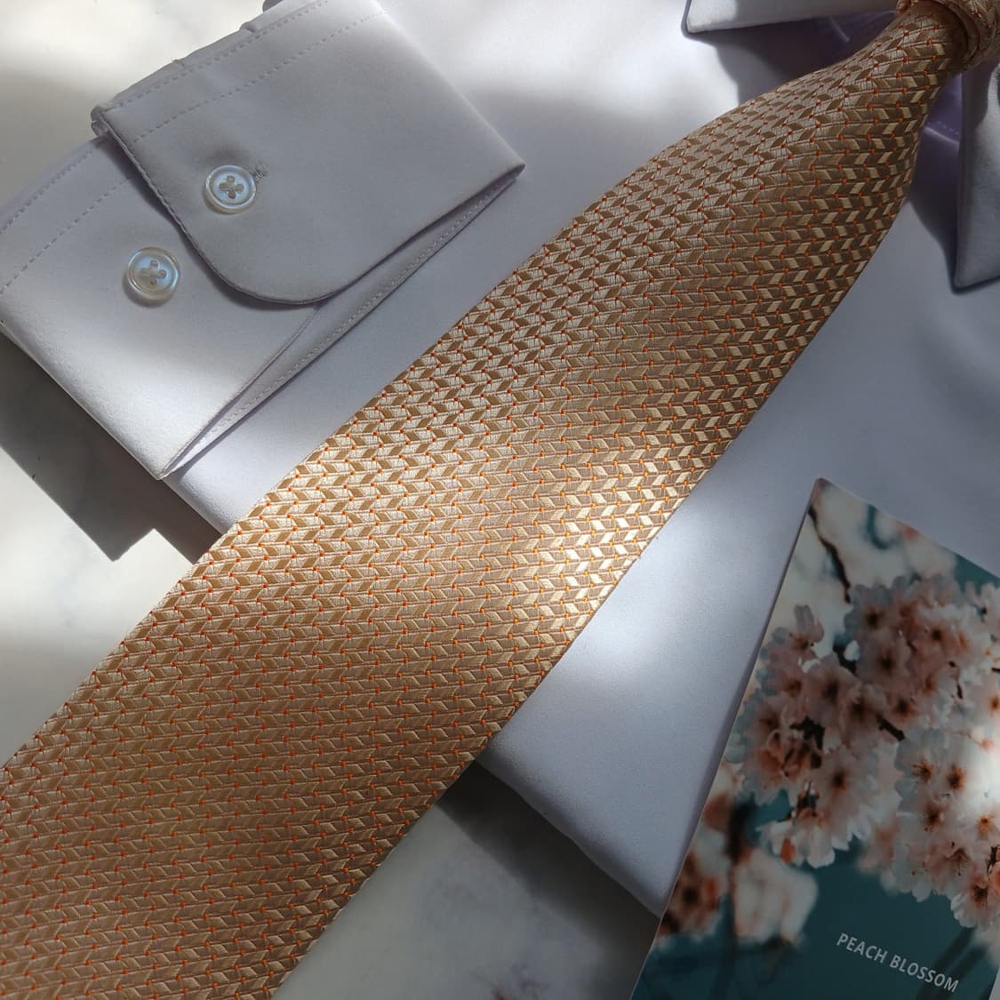 아쿠아스큐텀 실크 오렌지 패턴 넥타이 8.5cm A~B등급 E944
 상품이미지6