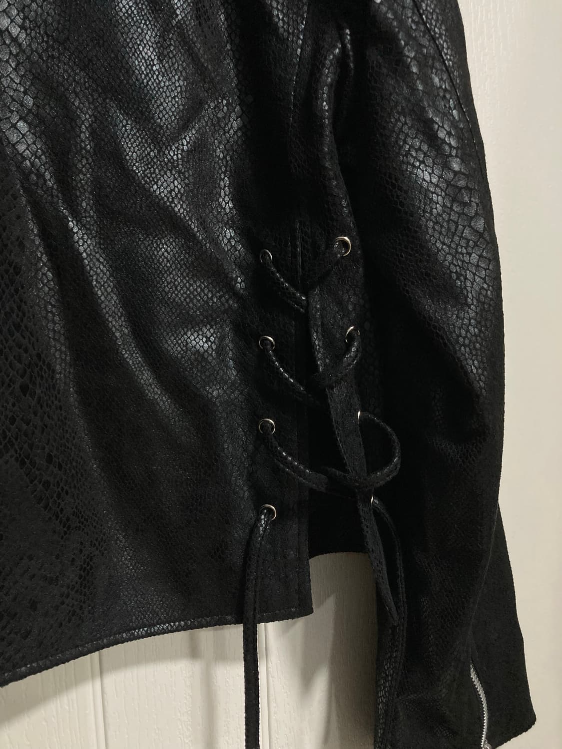 지저스온레스폴 스네이크 크롭 자켓 상품이미지6