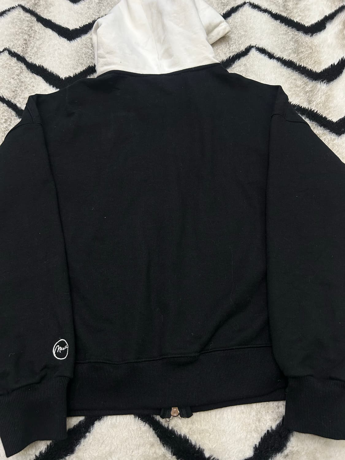 [L]패블러스아카이브 엠보로고 크롭 후드집업 상품이미지4