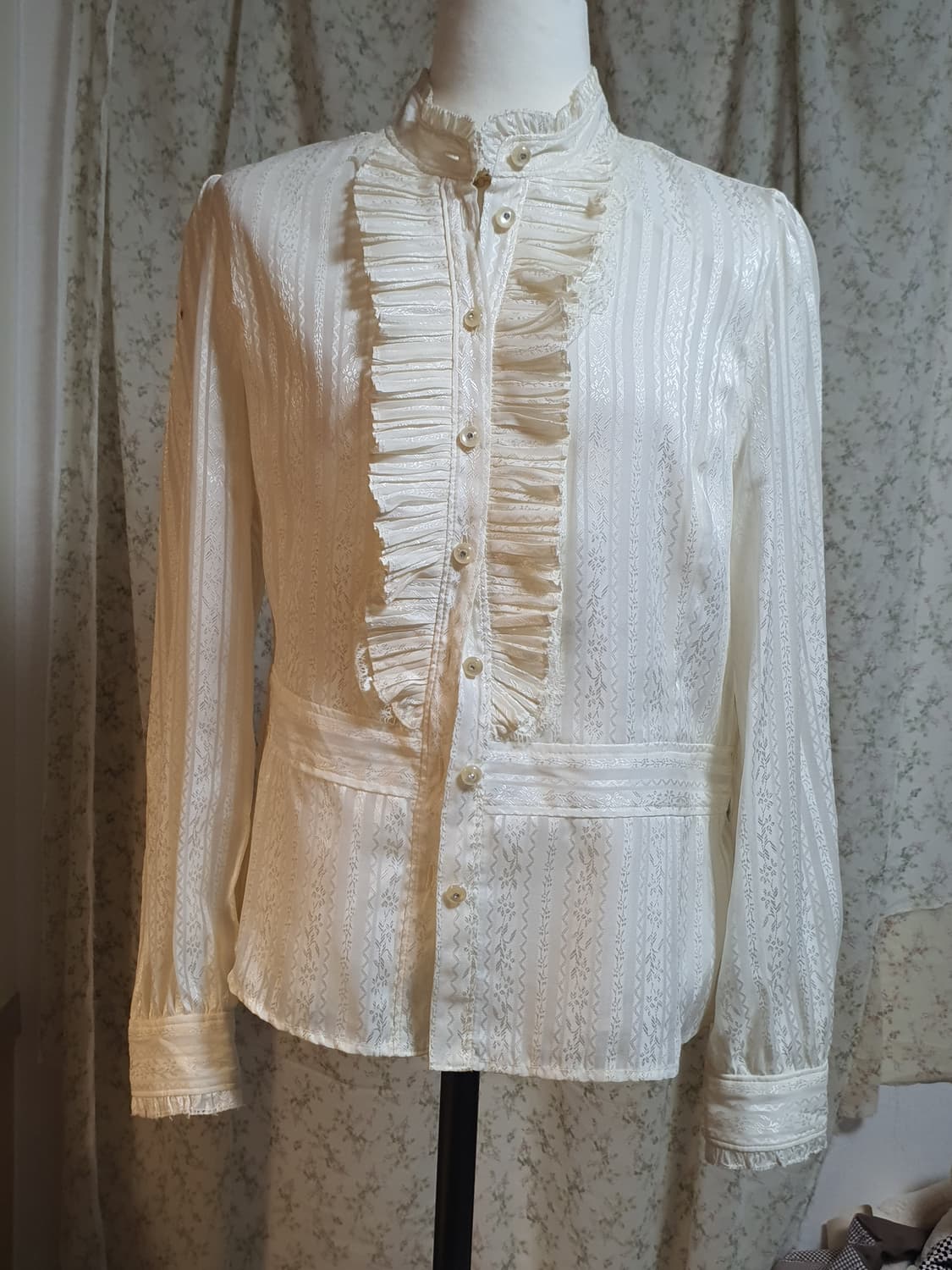 [지뢰계] 아이보리 프릴 장식 블라우스 상품이미지1