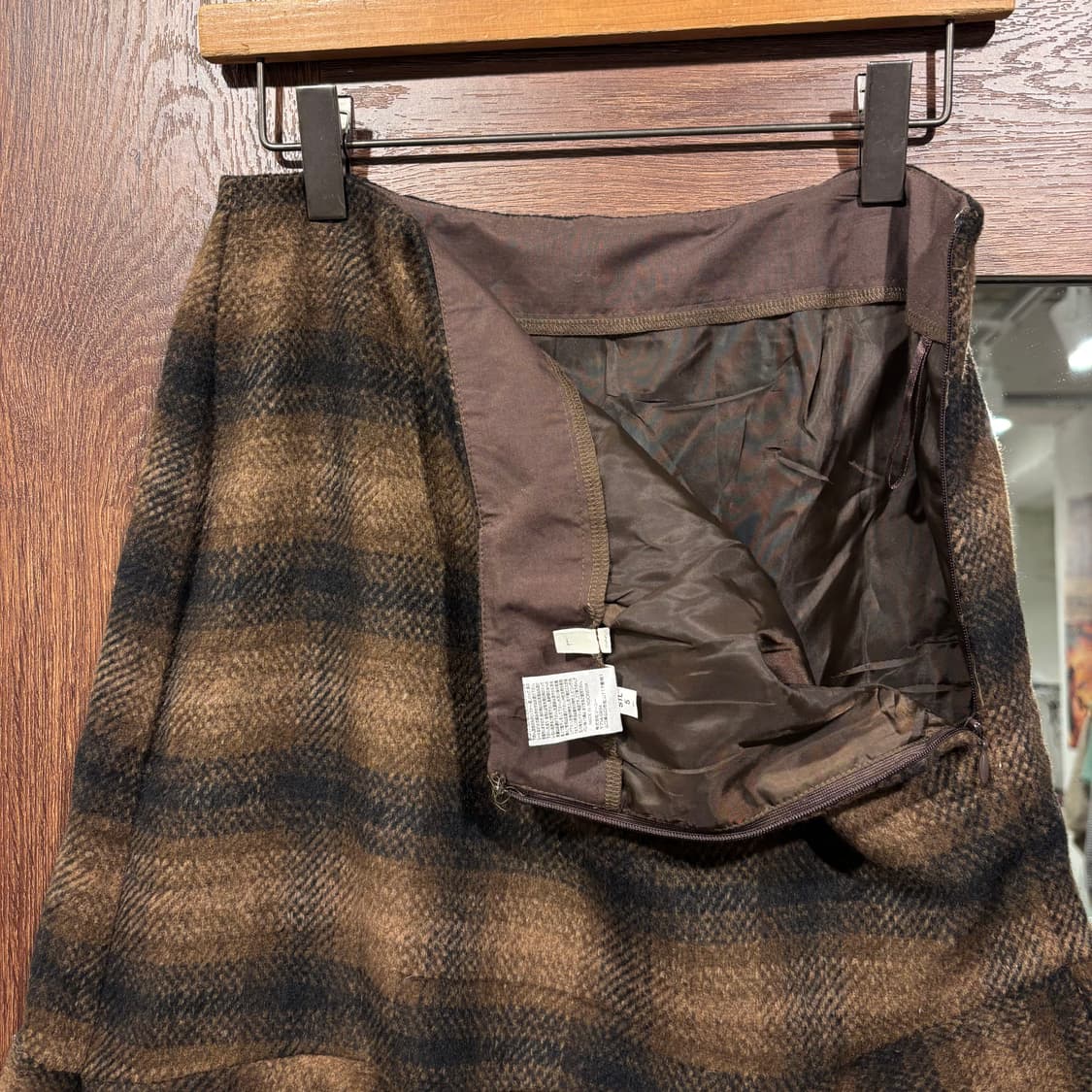 GU 일본 빈티지 브라운 체크 언발 울혼방 미디 스커트 상품이미지5