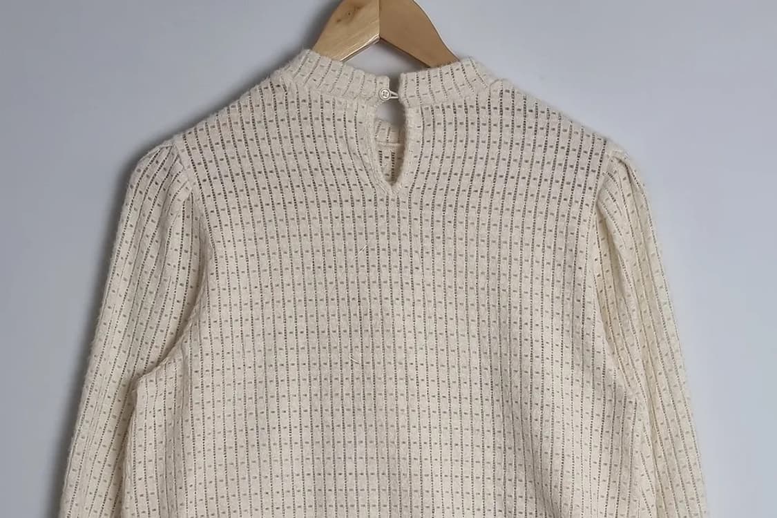 W CLOSET 크림 펀칭 러플 블라우스  상품이미지5