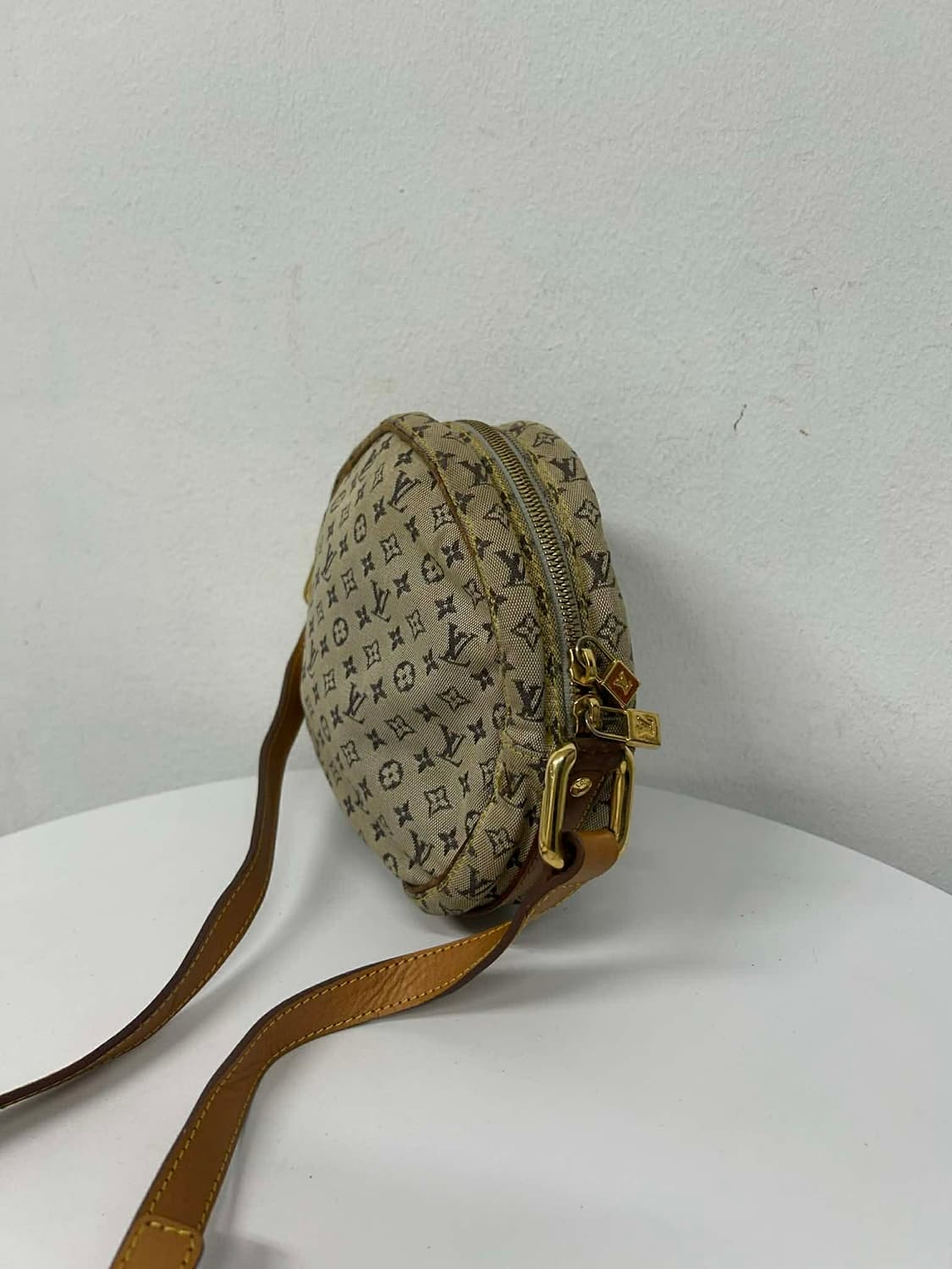 루이비통 정품 빈티지 미니 모노그램 라운드 크로스백 상품이미지2