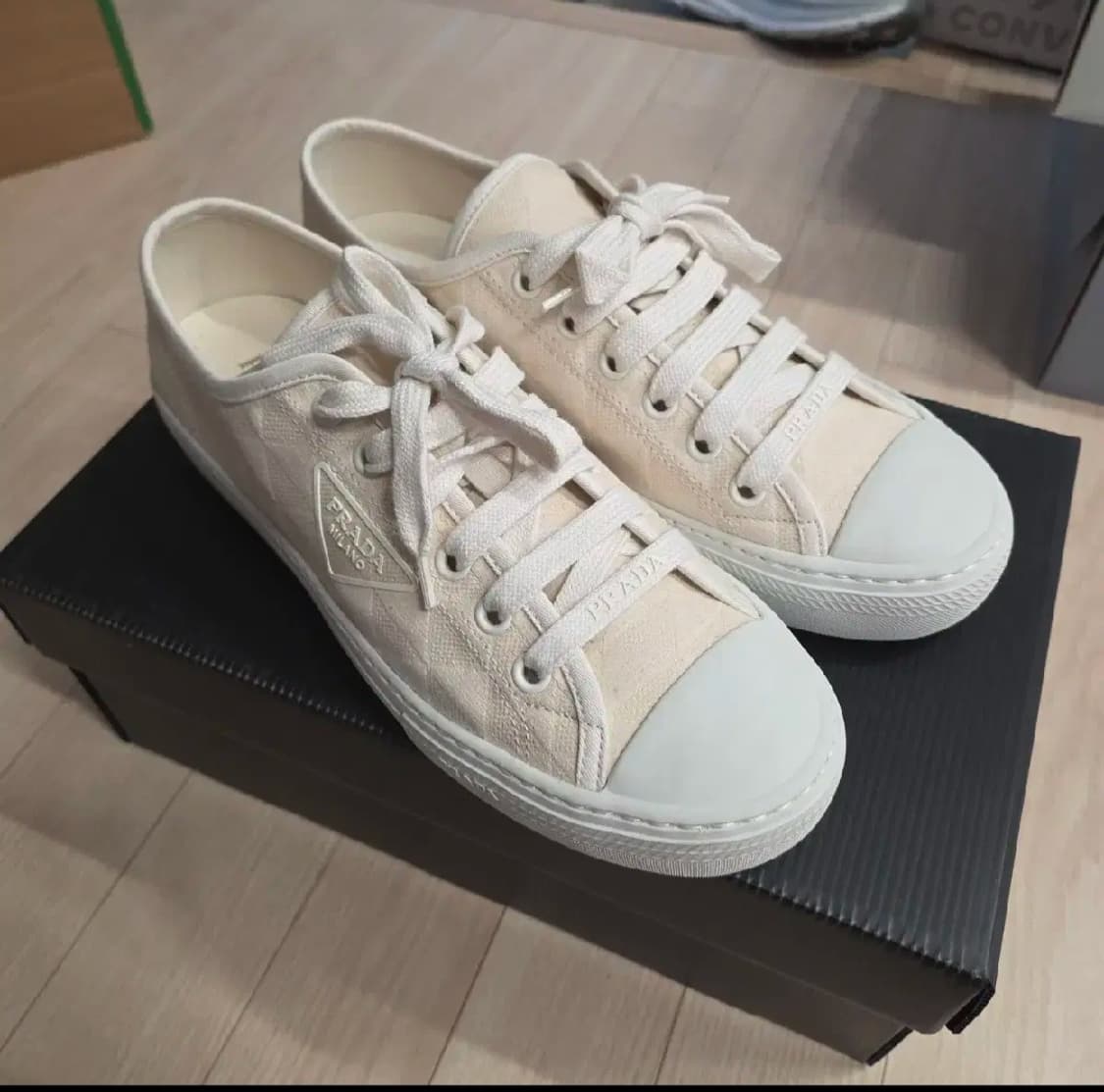 프라다 삼각로고 캔버스 로우탑 스니커즈 UK 9 사이즈 상품이미지1
