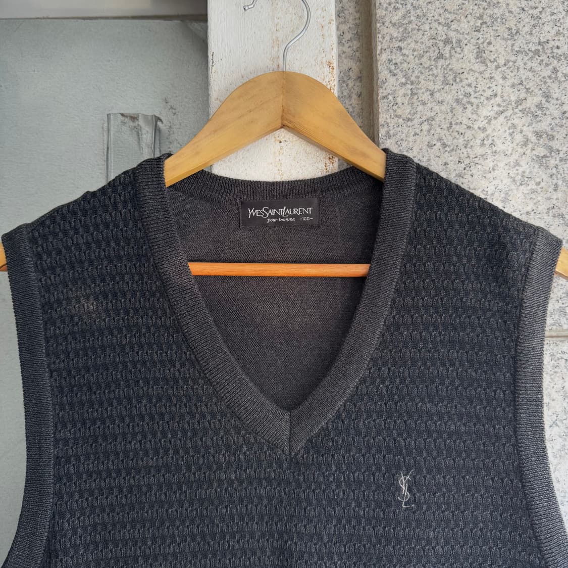 입생로랑 로고 패턴 니트 베스트 상품이미지3