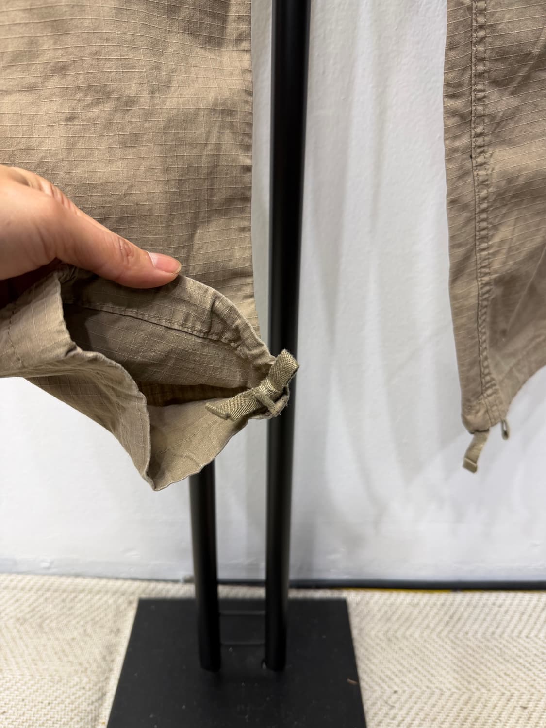 정품) 칼하트 WIP 베이지색 카고 바지 32 상품이미지4