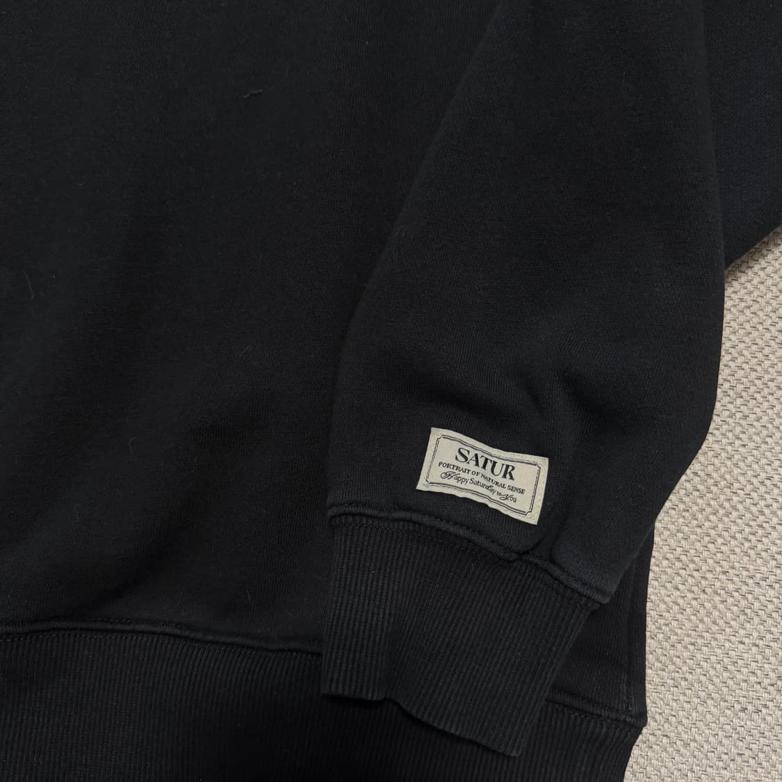 세터(SATU) 블랙 맨투맨 상품이미지3