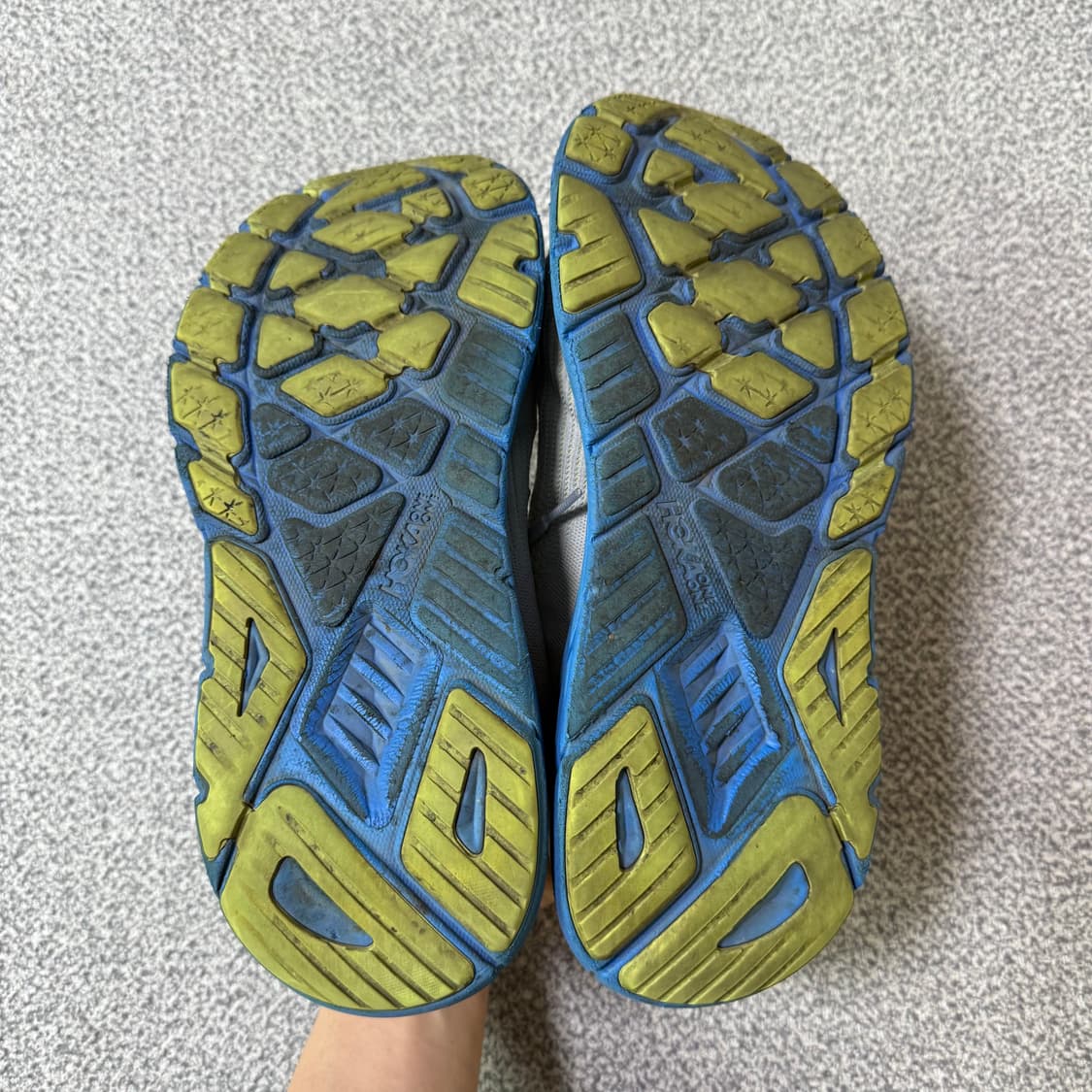 [정가 15만원] HOKA 호카 아라히7 러닝화 275 상품이미지8