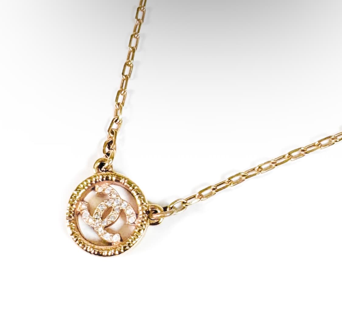 샤넬 여성 CC로고 체인 라운드 크리스탈 펜던트 목걸이 골드 AB9046 상품이미지4
