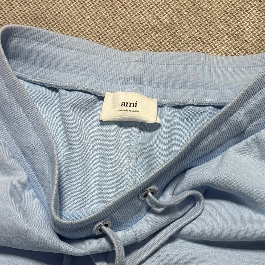 아미(AMI) 스몰 하트 로고 스웨트 반바지 상품이미지4