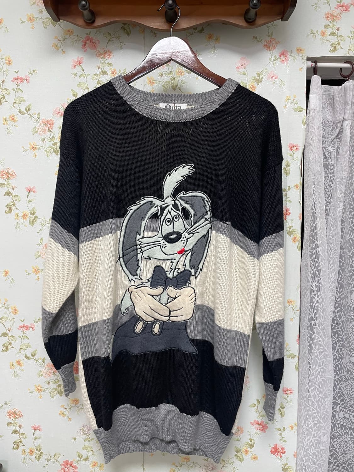 캐릭터 자수 스웨터 상품이미지1