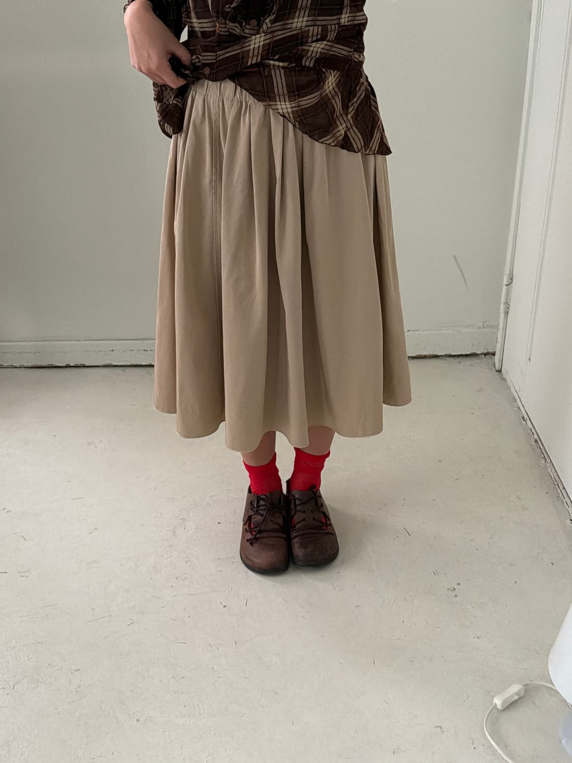 일본빈티지 주름 베이지 미디스커트 상품이미지1