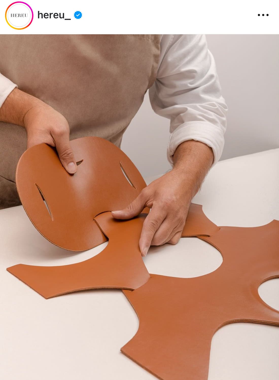 HEREU 헤레우 여성 오나다 컷아웃 레더 토트백 블랙 상품이미지6