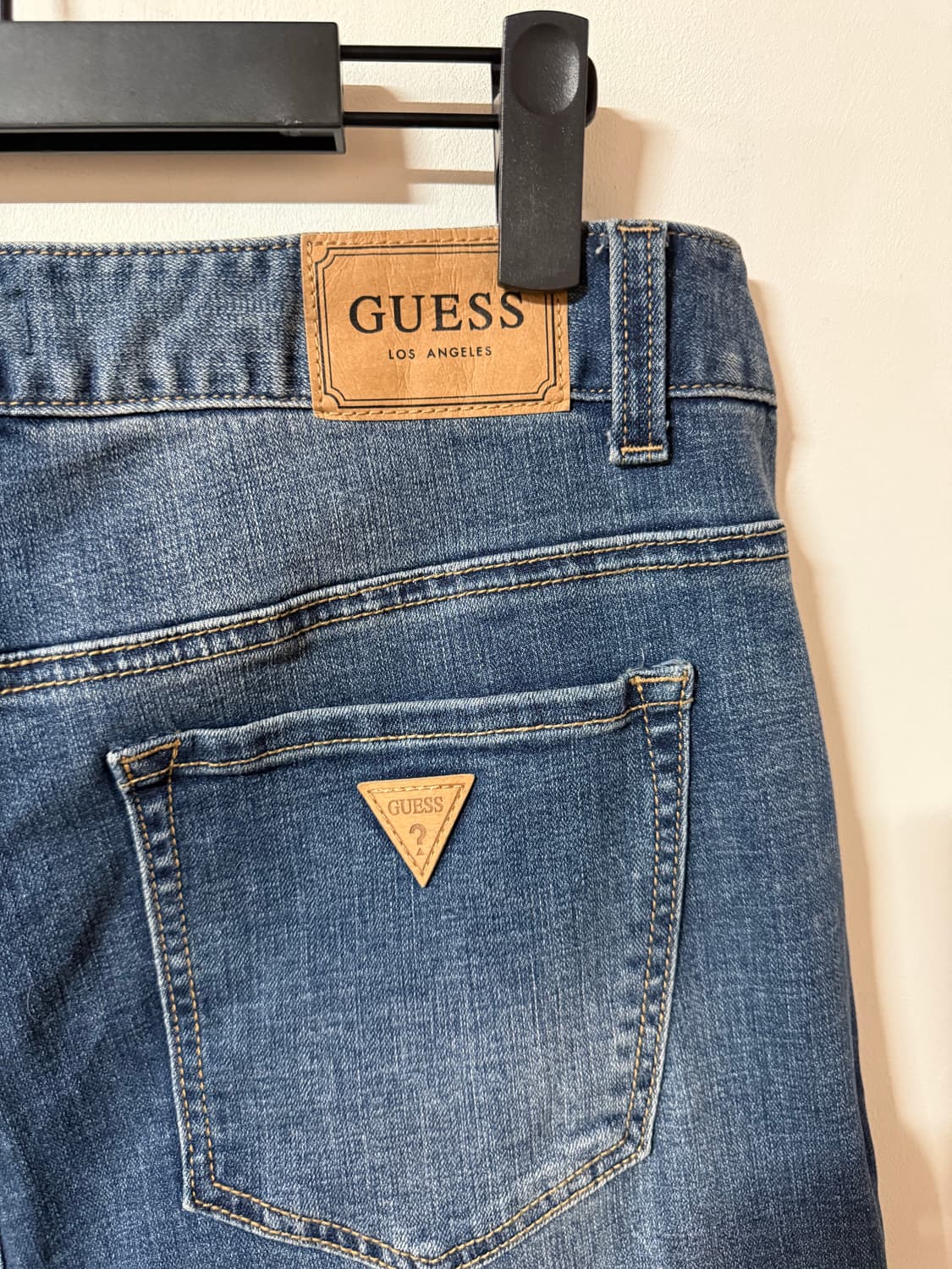 GUESS 클래식 워싱 데님 슬림 스트레이트 진 33 상품이미지3