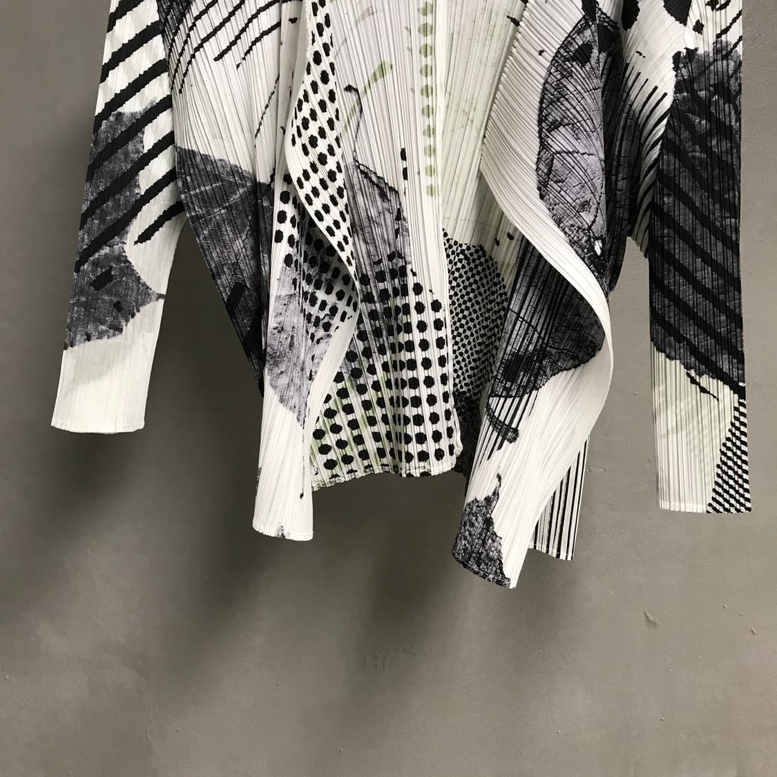 이세이 미야케 플리츠 플리즈 가디건 3(W) 상품이미지3