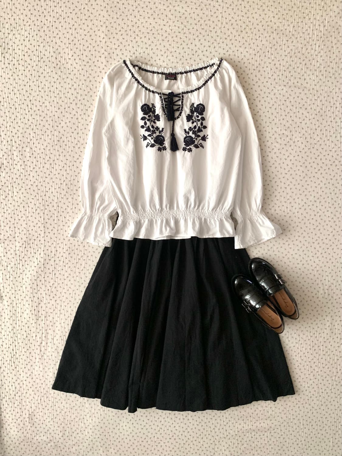 아일렛 자수 블라우스 상품이미지1