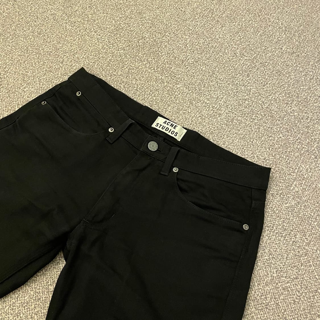 아크네 스튜디오 슬림 스트레이트 진 상품이미지1