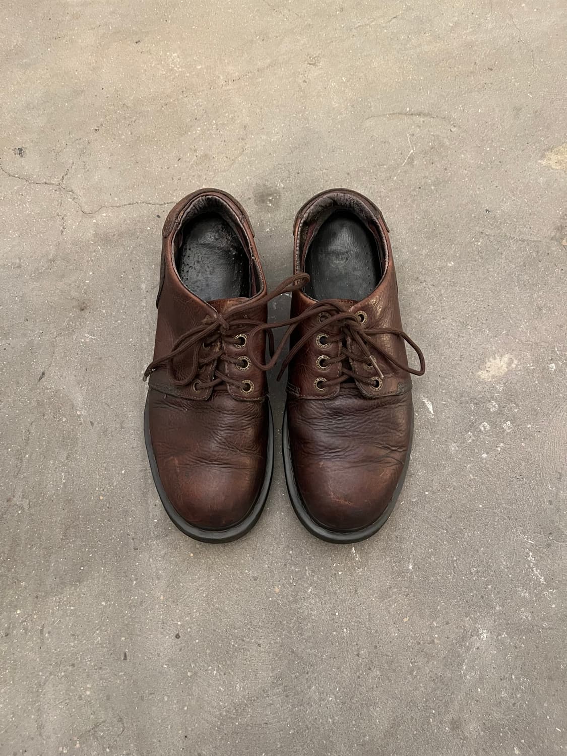 Dr. Marten 홀 그레인 레더 슈즈 상품이미지1