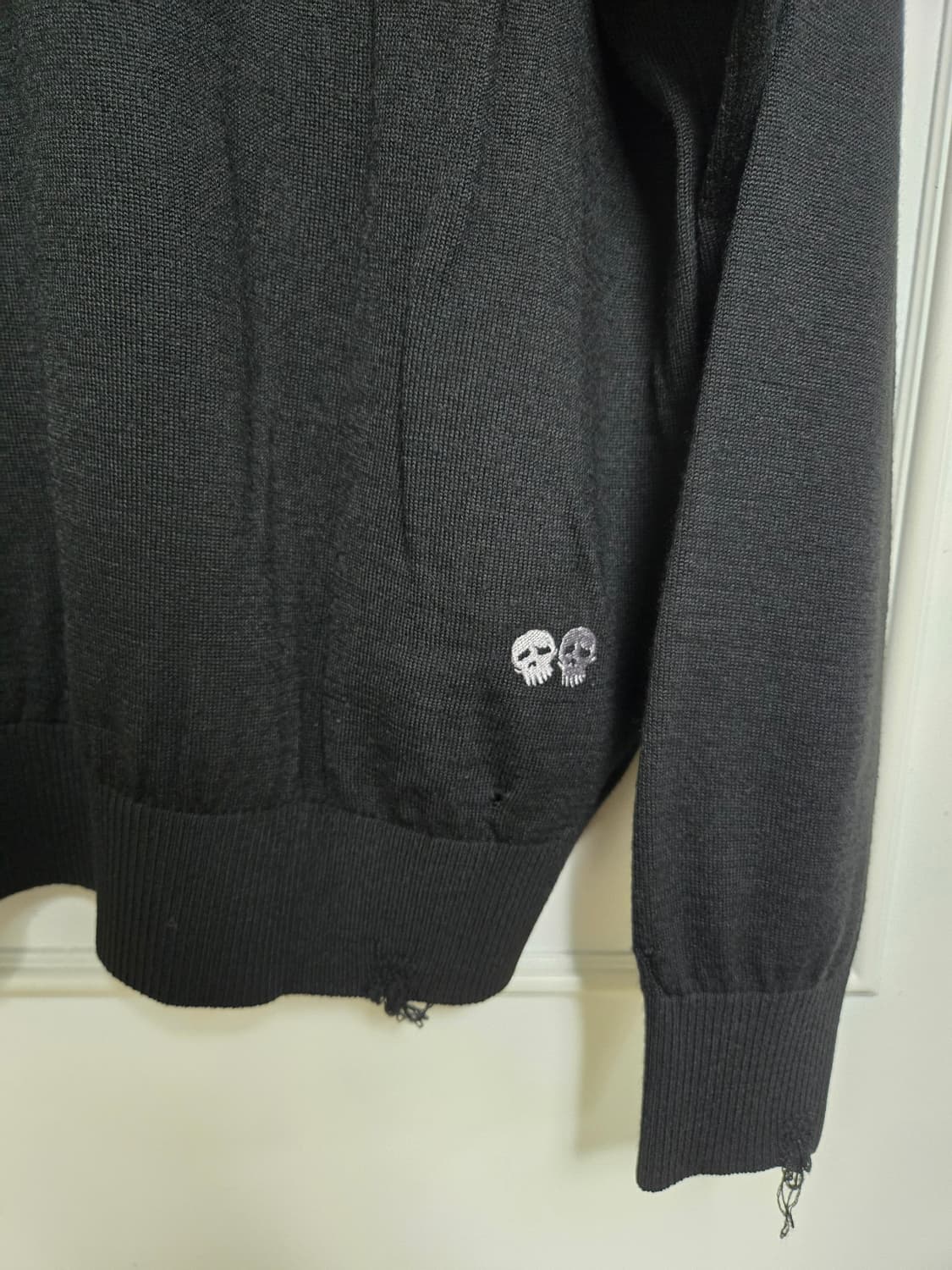 [3] 폴리테루 브이넥 데미지드 니트 블랙 상품이미지3