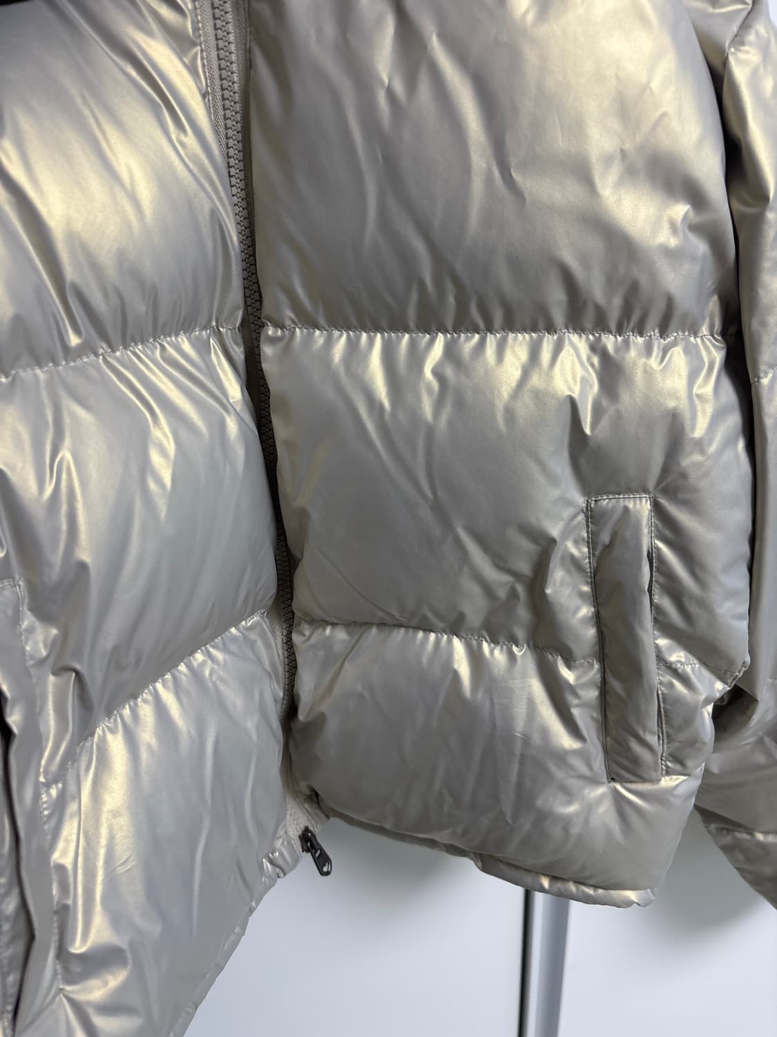 비터셀즈 크롭 푸퍼 자켓 패딩 실버 상품이미지4